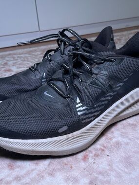 Nike Quest 3 Shield running shoes